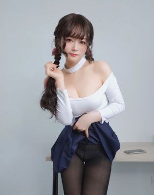 新金梅瓶